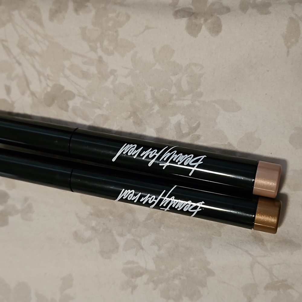 Eyeshadow sticks